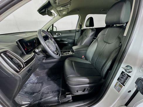 Used 2025 Kia Sorento S FWD image 12