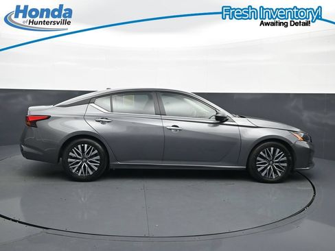 Used 2025 Nissan Altima 2.5 SV FWD image 11