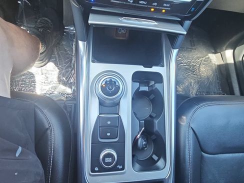 Used 2023 Ford Explorer Limited AWD/4WD image 18