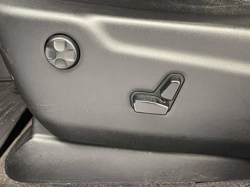 Used 2018 Jeep Grand Cherokee Altitude AWD/4WD image 15