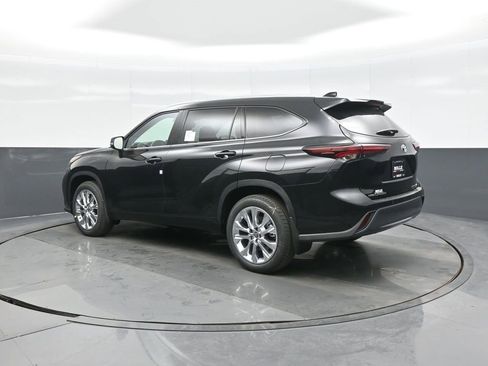 New 2026 Toyota Highlander Limited image 5