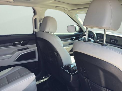 Used 2024 Kia Telluride EX w/ EX Captain's Chair Package FWD image 28