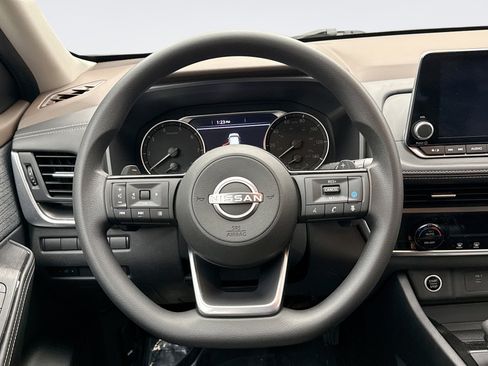 Used 2023 Nissan Rogue SV image 12