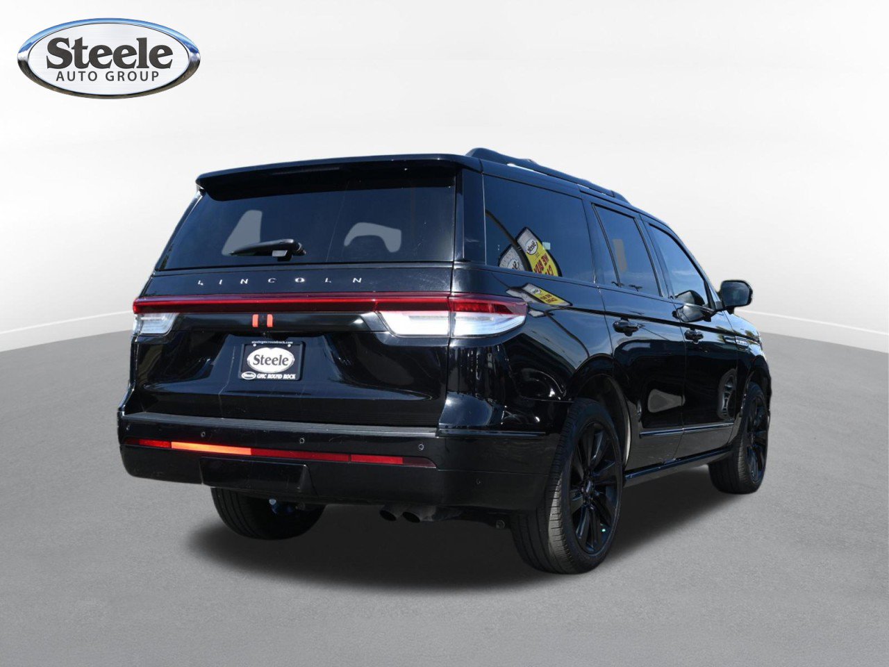 Used 2023 Lincoln Navigator Reserve AWD/4WD image 5