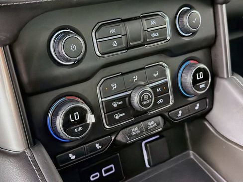 Used 2024 Chevrolet Tahoe Z71 w/ Luxury Package AWD/4WD image 16