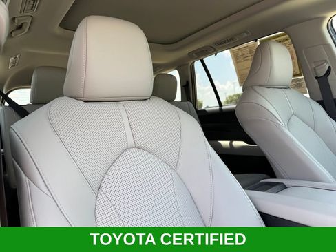 Certified 2026 Toyota Grand Highlander FWD image 30