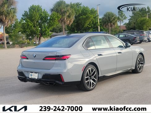 Used 2025 BMW 760i xDrive AWD/4WD image 6