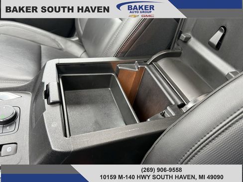 Used 2023 Chevrolet Traverse RS image 33