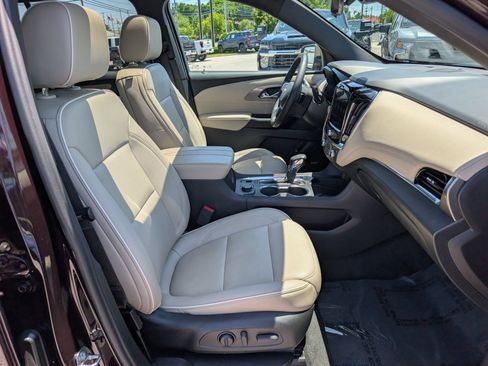 Used 2023 Chevrolet Traverse Premier AWD/4WD image 12