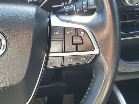 Used 2020 Toyota Highlander XLE image 36