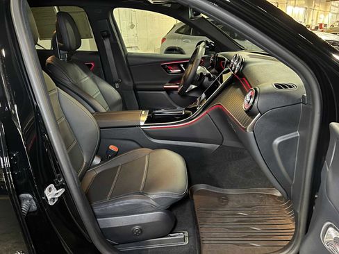 Used 2025 Mercedes-Benz GLC 300 4MATIC image 12