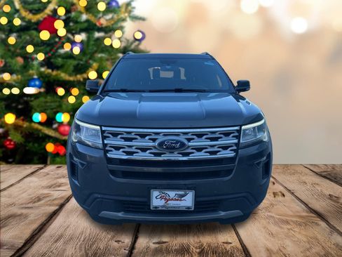 Used 2019 Ford Explorer XLT w/ Equipment Group 202A image 3