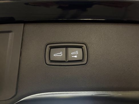 Certified 2025 Porsche Cayenne AWD/4WD image 31