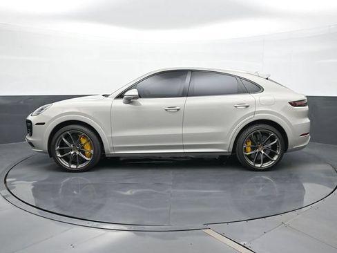 Certified 2021 Porsche Cayenne Turbo S w/ Lightweight Sport Package AWD/4WD image 2