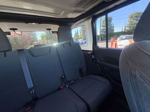 Used 2025 Jeep Wrangler Unlimited Sahara AWD/4WD image 37