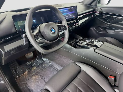 Used 2025 BMW 530i image 21