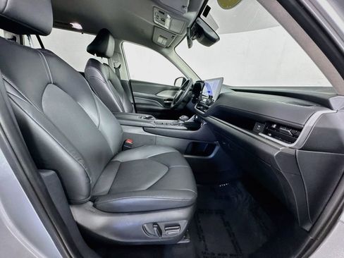 Used 2025 Toyota Grand Highlander FWD image 28