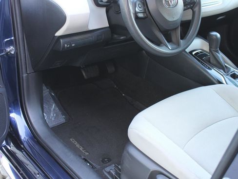 Used 2022 Toyota Corolla LE image 41