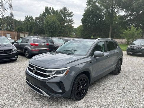 Used 2022 Volkswagen Taos SEL FWD image 1