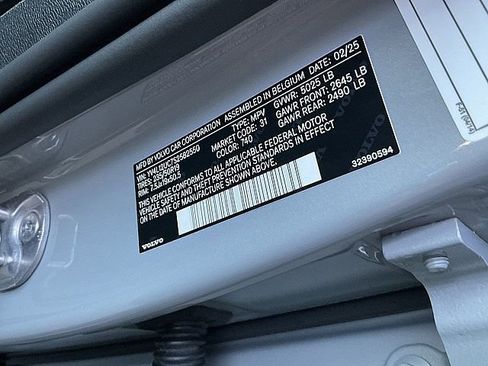 Certified 2025 Volvo XC40 B5 Plus image 30