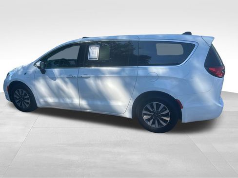 Used 2023 Chrysler Pacifica Touring-L FWD image 9