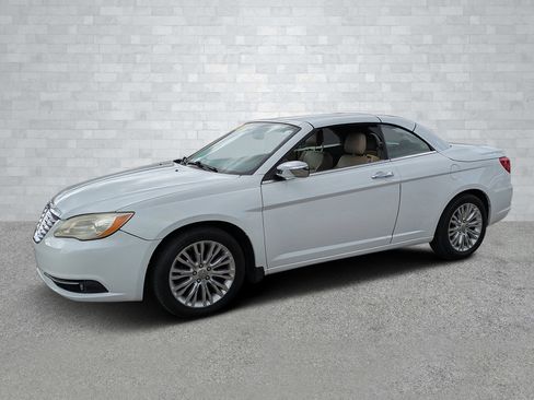 Used 2011 Chrysler 200 Limited image 9
