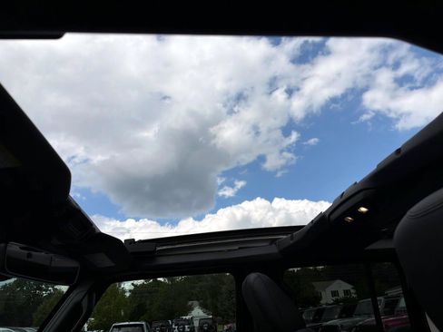 New 2026 Jeep Wrangler Unlimited Sahara AWD/4WD image 8
