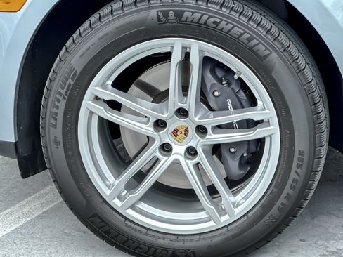 Certified 2026 Porsche Macan AWD/4WD image 28