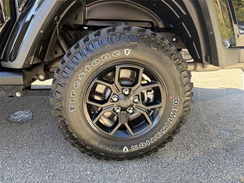Used 2024 Jeep Gladiator Sport image 19
