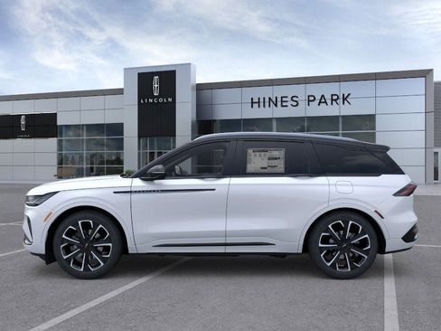 New 2026 Lincoln Nautilus Reserve image 3