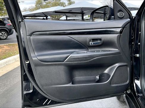 Used 2020 Mitsubishi Outlander SE image 21