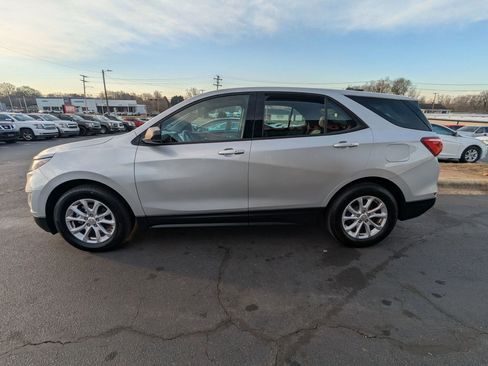 Used 2018 Chevrolet Equinox LS image 4