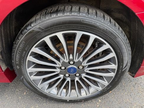 Used 2017 Ford Fusion SE w/ Fusion SE Technology Package AWD/4WD image 6