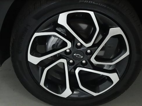 Used 2025 Chevrolet Trax RS w/ Sunroof Package FWD image 37