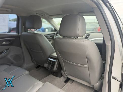 Used 2018 Chevrolet Impala LT w/ LT Convenience Package FWD image 17