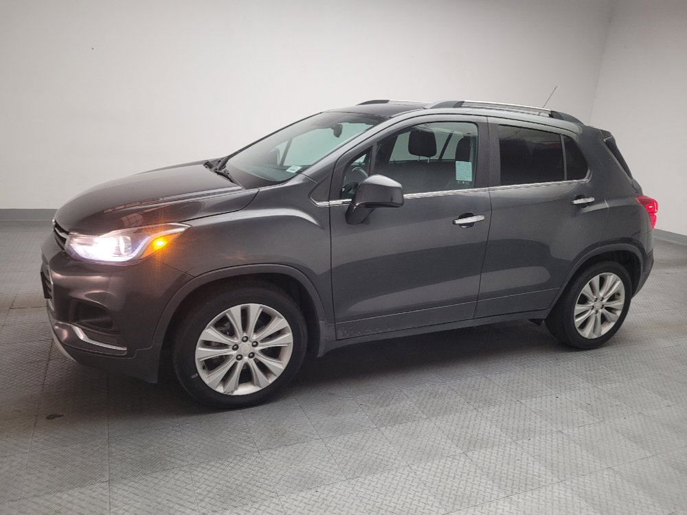 Used 2019 Chevrolet Trax Premier w/ LPO, Cargo Package FWD image 2
