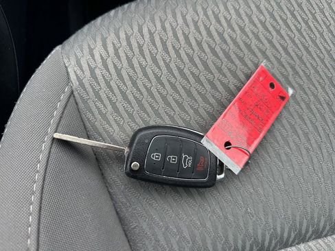 Used 2018 Hyundai Santa Fe SE image 38