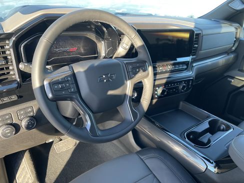 Used 2025 Chevrolet Silverado 2500 ZR2 w/ Technology Package image 9