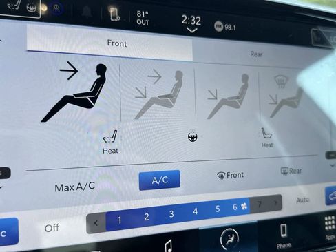 Used 2023 Chrysler Pacifica Touring-L image 51