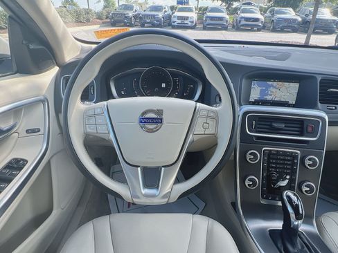 Used 2016 Volvo V60 T5 Platinum w/ Climate Package FWD image 16
