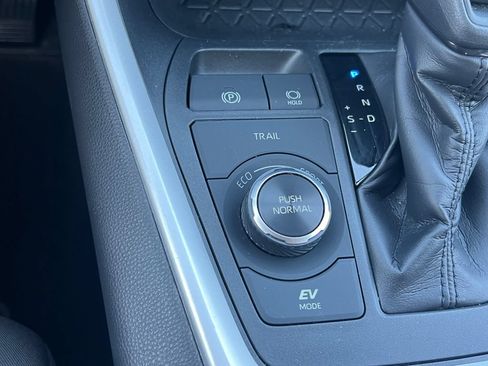 Used 2019 Toyota RAV4 LE AWD/4WD image 28