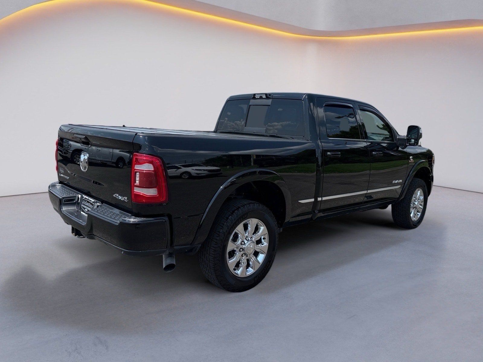 Used 2023 RAM 2500 Limited AWD/4WD image 3