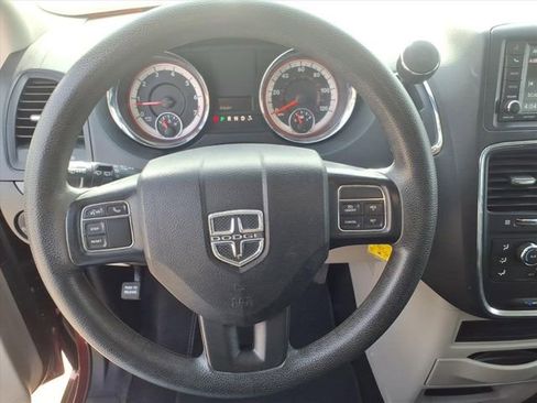 Used 2019 Dodge Grand Caravan SE w/ UConnect Hands-Free Group image 16