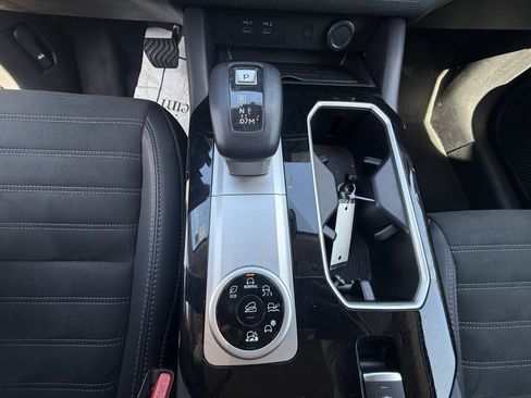 Used 2025 Mitsubishi Outlander SE AWD/4WD image 15