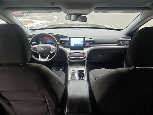 Used 2021 Ford Explorer XLT image 19