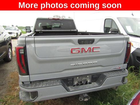 Used 2025 GMC Sierra 2500 AT4 w/ Technology Package AWD/4WD image 4