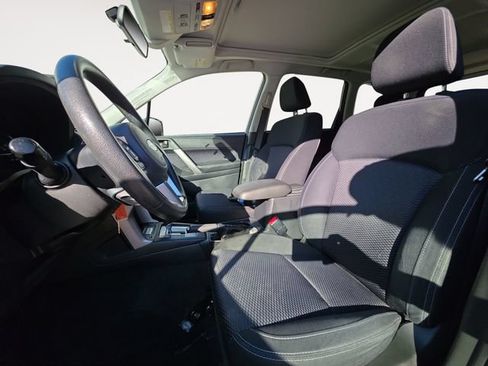 Used 2017 Subaru Forester 2.5i Premium AWD/4WD image 5