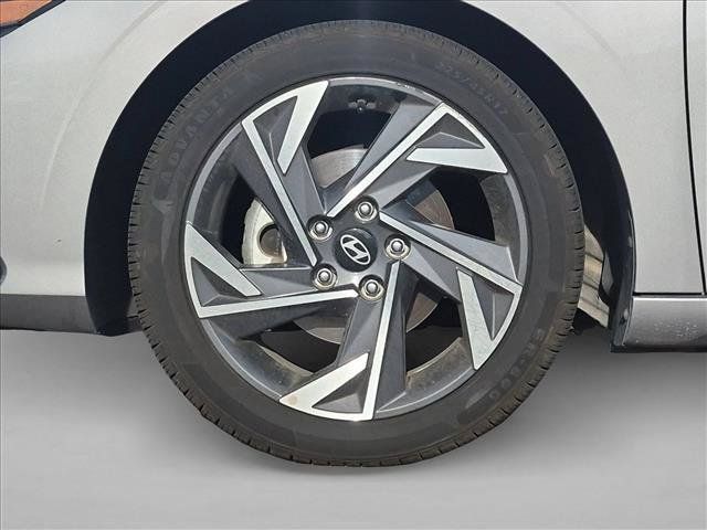 Used 2024 Hyundai Elantra Limited FWD image 14