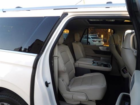 Used 2019 Lincoln Navigator L Reserve image 16