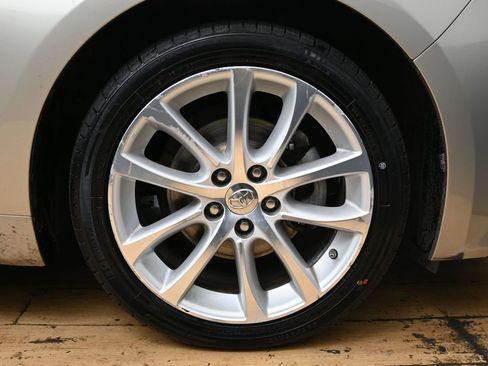 Used 2014 Toyota Avalon Limited image 12